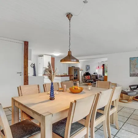 4 Bedroom Beautiful In Feriehus *