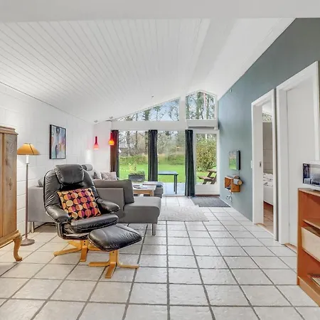 4 Bedroom Beautiful In Vakantiehuis
